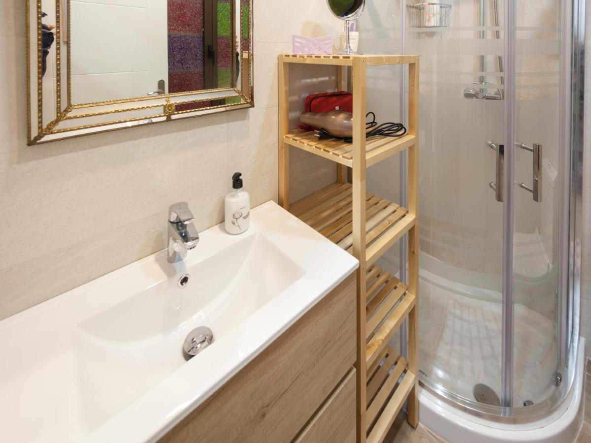 Cosy Room - Guggen º Parking Free Bilbao Luaran gambar